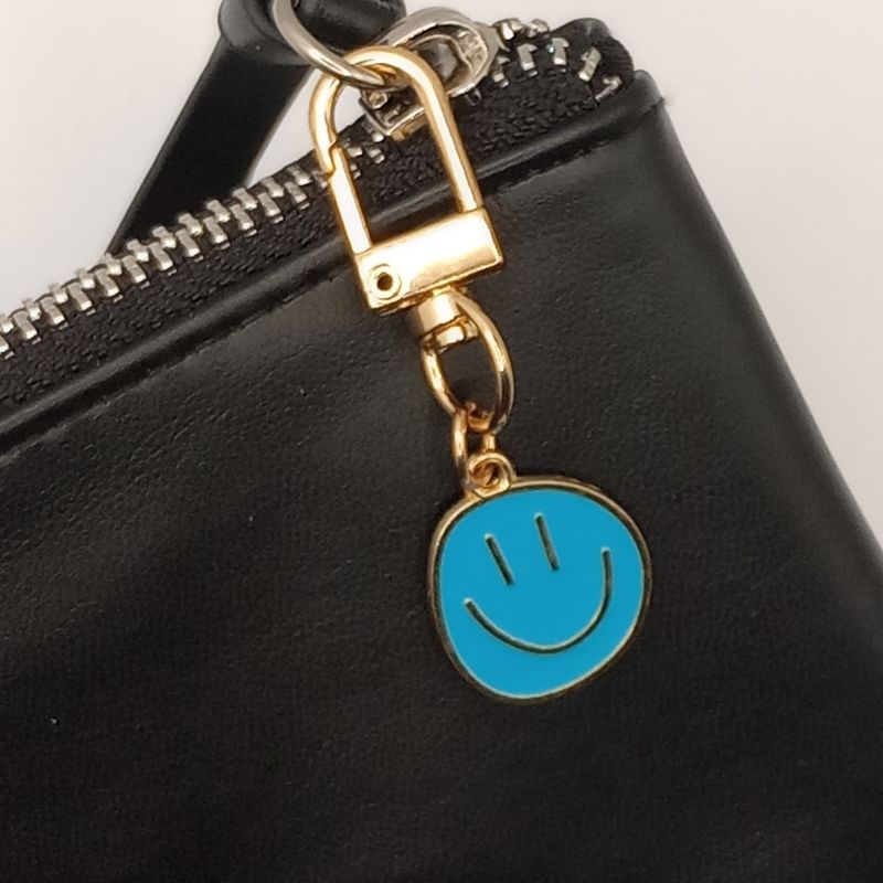 Joyful Smiley Mood Clip – Color Pop Charm Keychain
