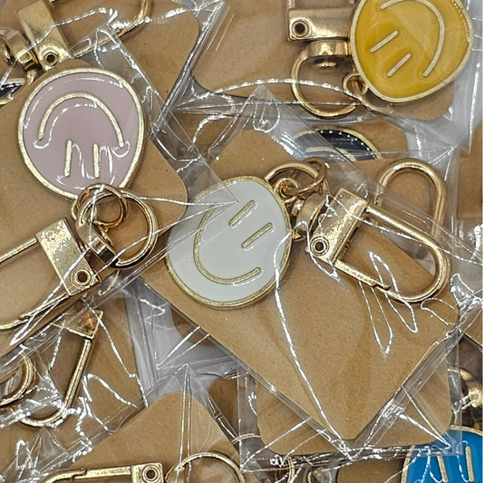 Joyful Smiley Mood Clip – Color Pop Charm Keychain